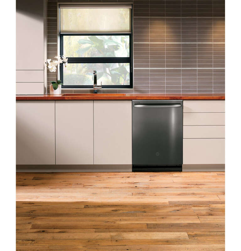 Dishwasher with Hidden Controls GDT605PBMTS