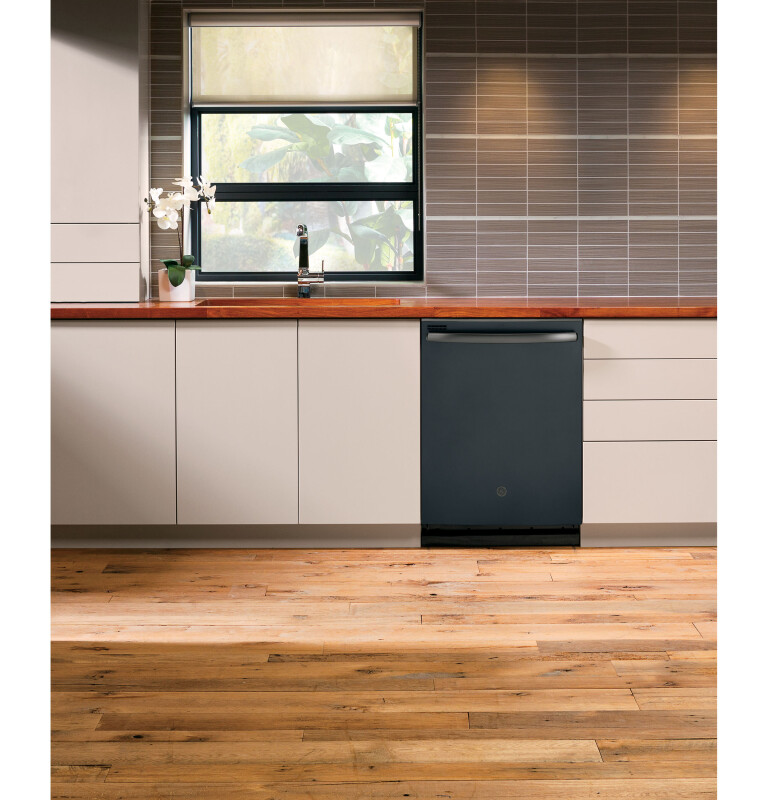 Top Control with Plastic Interior Dishwasher with Sanitize Cycle & Dry Boost GDT605PFMDS