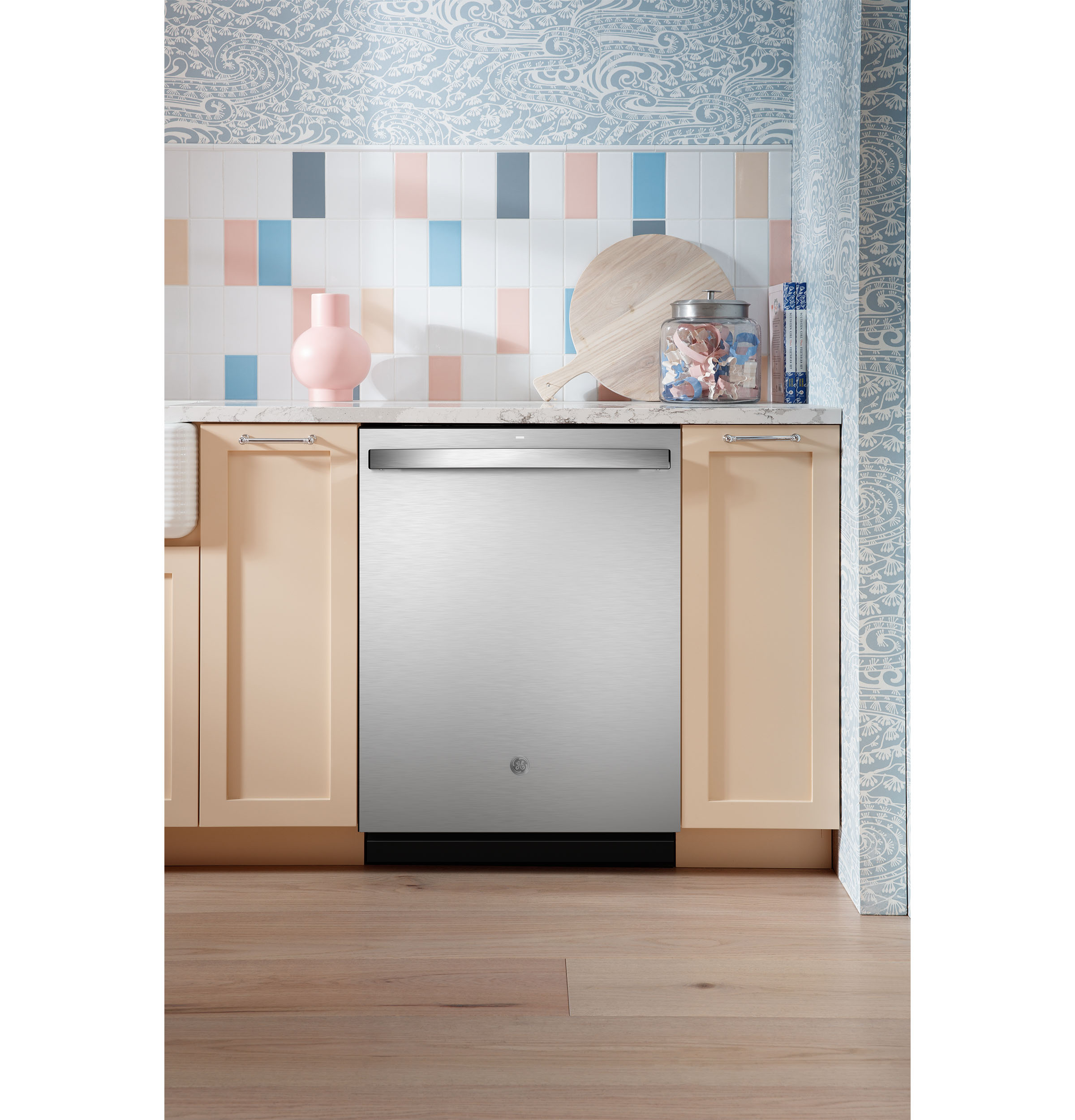 Fingerprint Resistant Top Control with Stainless Steel Interior Dishwasher with Sanitize Cycle GDT650SYVFS