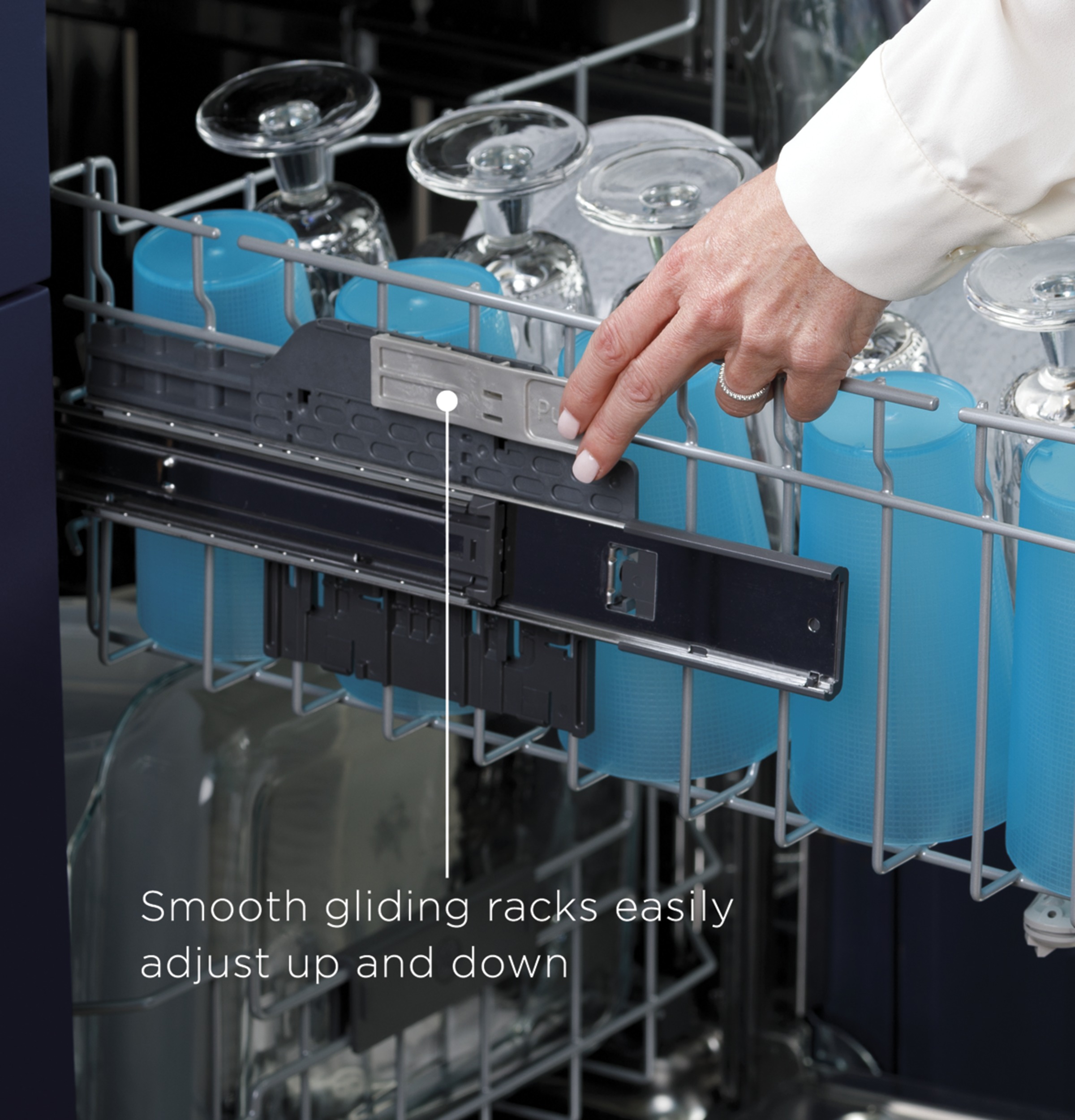 Top Control with Stainless Steel Interior Dishwasher with Sanitize Cycle & Dry Boost with Fan Assist GDT665SFNDS