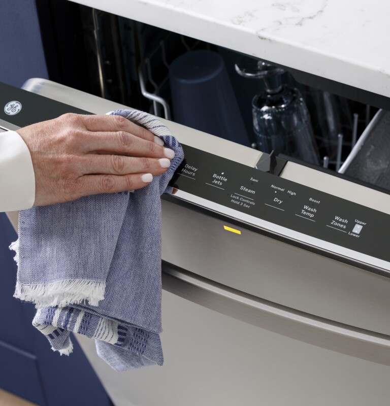 Top Control with Stainless Steel Interior Dishwasher with Sanitize Cycle & Dry Boost with Fan Assist GDT665SSNSS