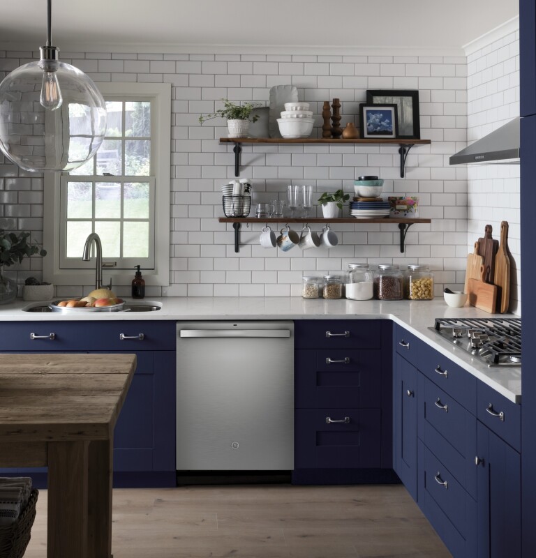Top Control with Stainless Steel Interior Dishwasher with Sanitize Cycle & Dry Boost with Fan Assist GDT665SSNSS