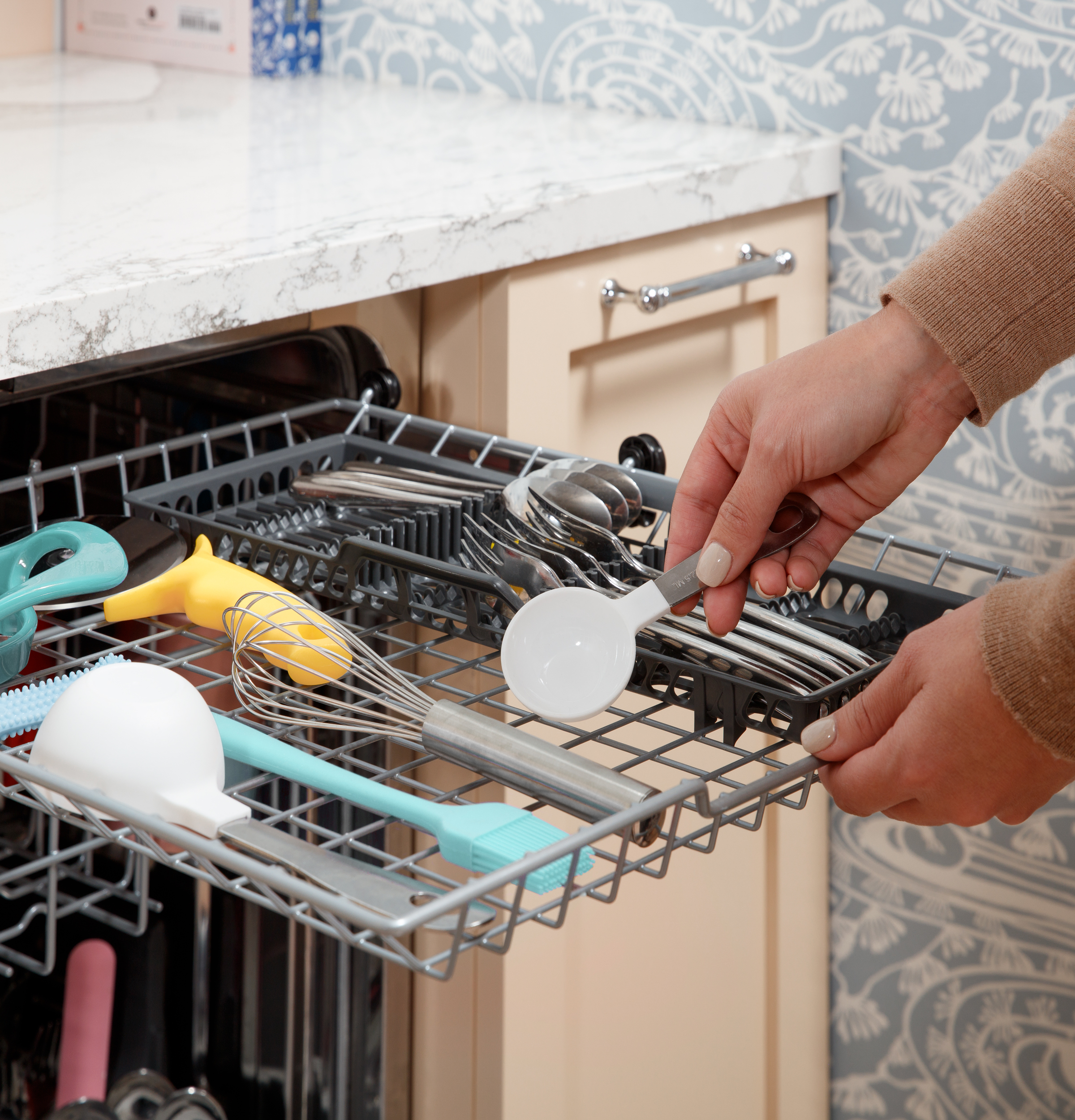 Ge® Energy Star® Top Control With Stainless Steel Interior Dishwasher With Sanitize Cycle GDT670SGVBB