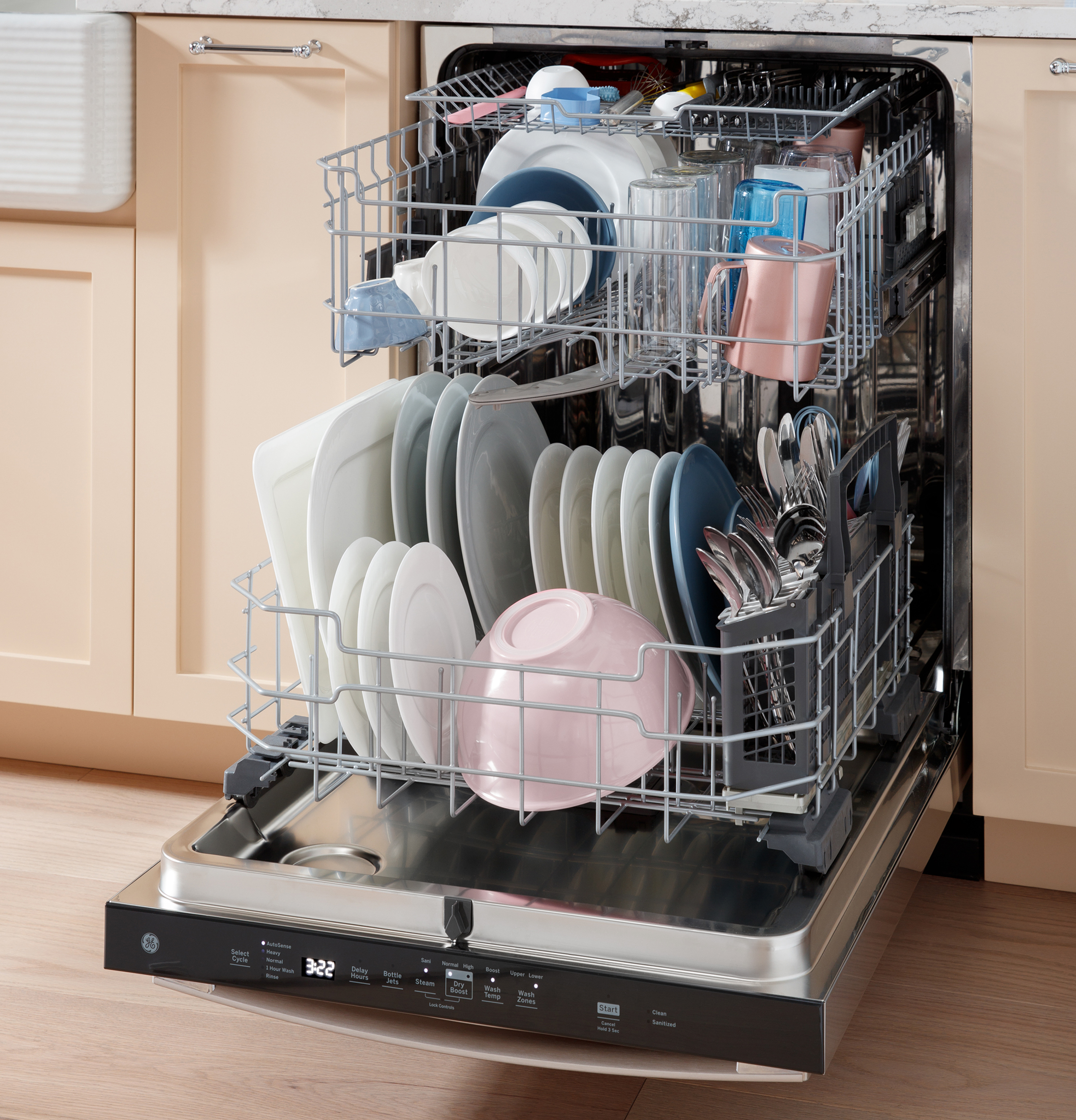 GE® ENERGY STAR® Top Control with Stainless Steel Interior Dishwasher with Sanitize Cycle GDT670SGVWW