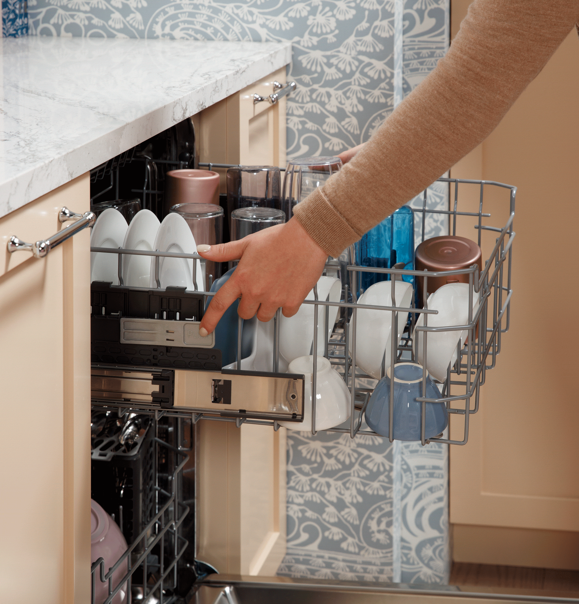 GE® ENERGY STAR® Top Control with Stainless Steel Interior Dishwasher with Sanitize Cycle GDT670SGVWW