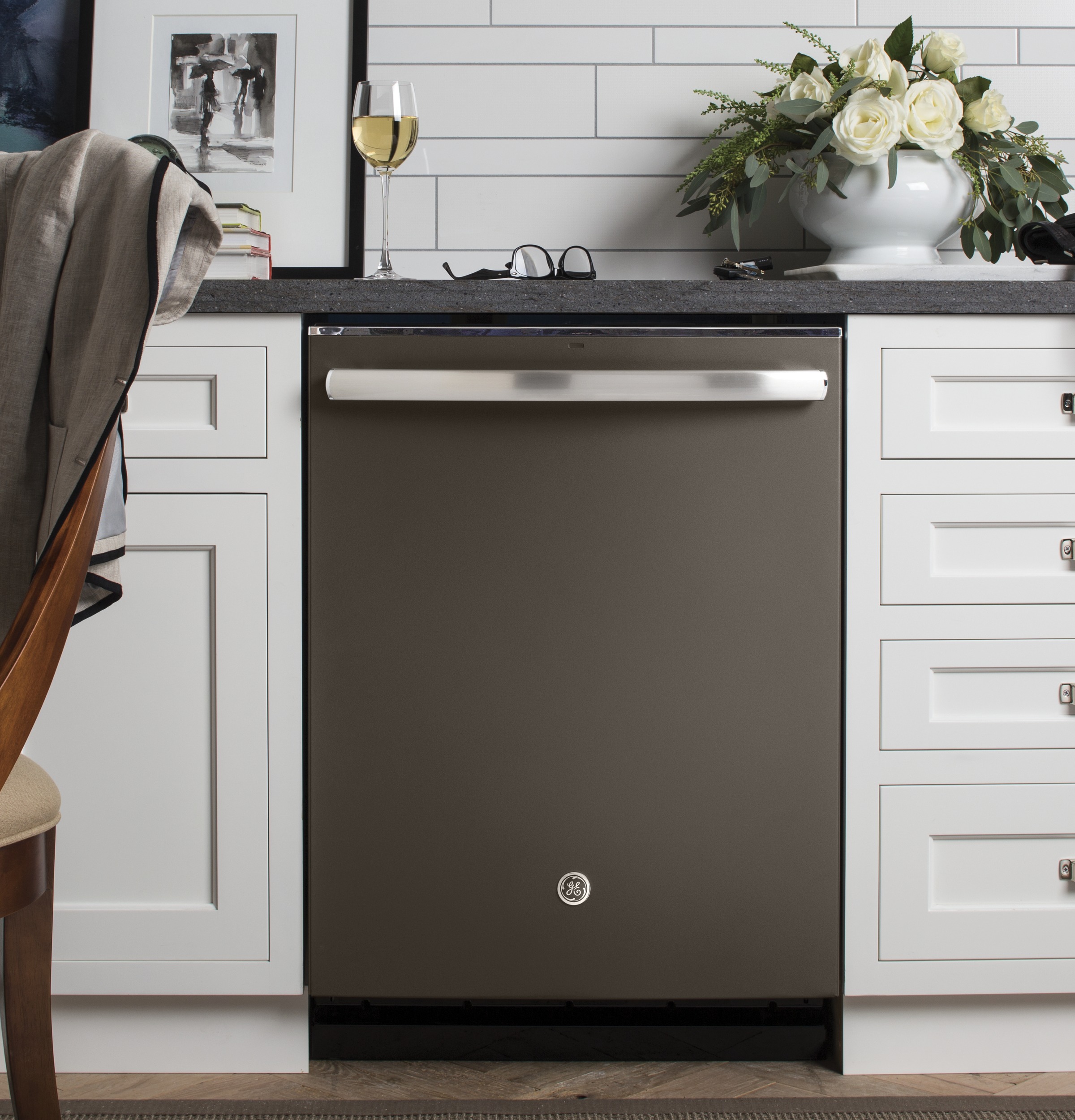 Stainless Steel Interior Dishwasher with Hidden Controls GDT695SMJES