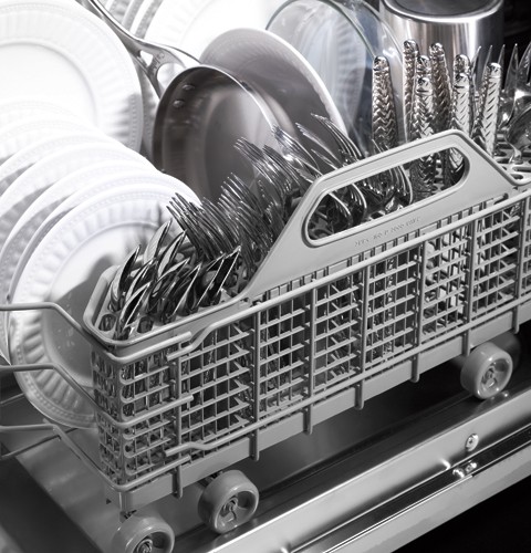 Built-In Dishwasher with Hidden Controls GDWT160RSS