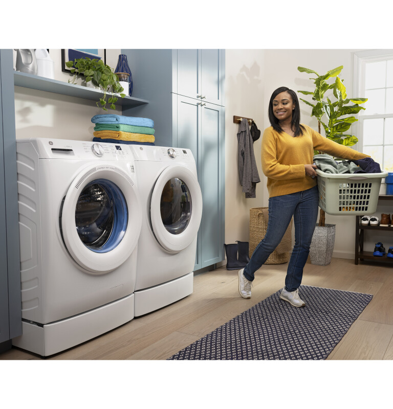 GE® ENERGY STAR® 7.8 cu. ft. Capacity Smart Front Load Gas Dryer GFD35GSSYWW