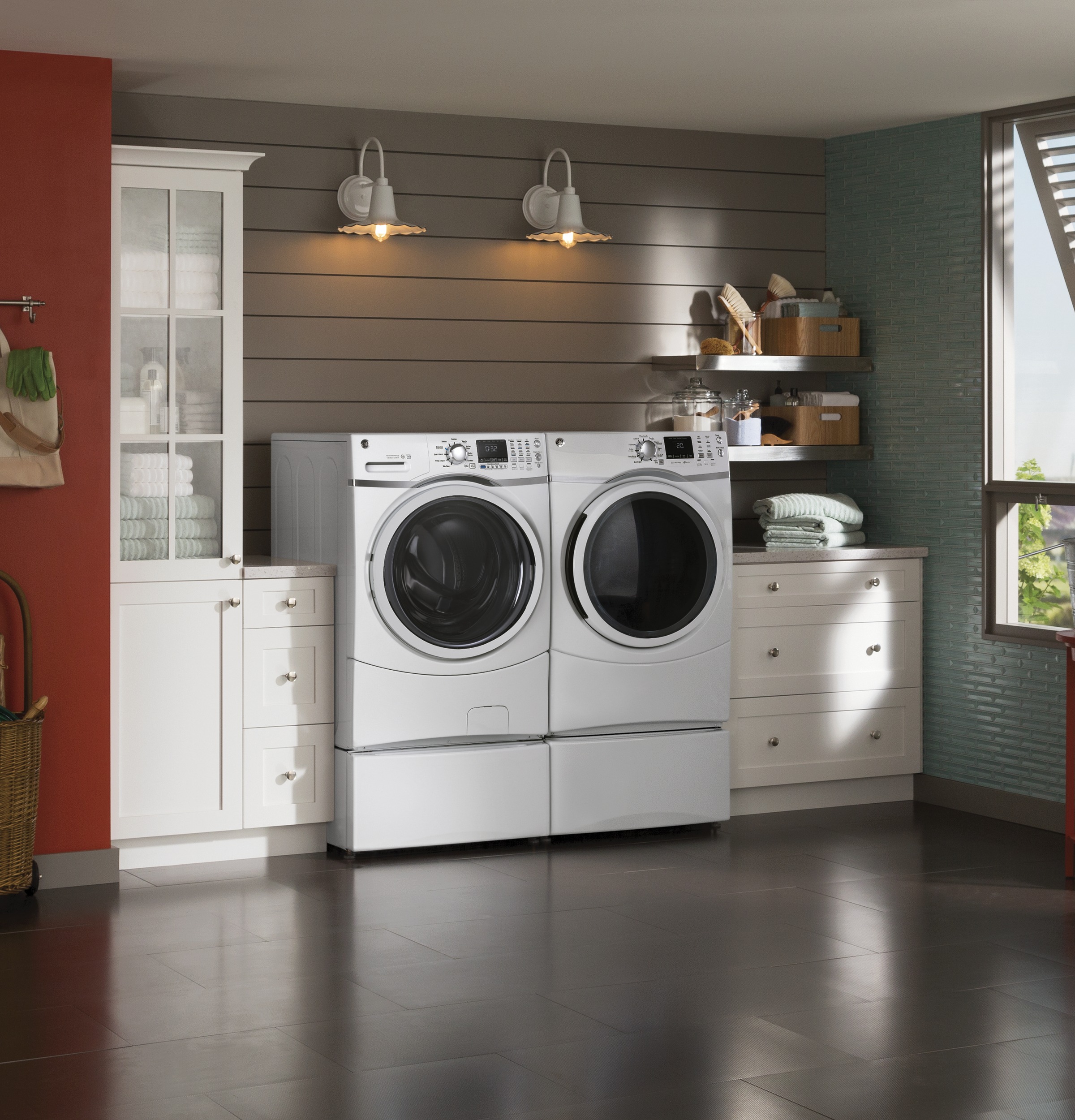 7.5 cu. ft. capacity Front Load gas dryer with steam GFD45GSSKWW