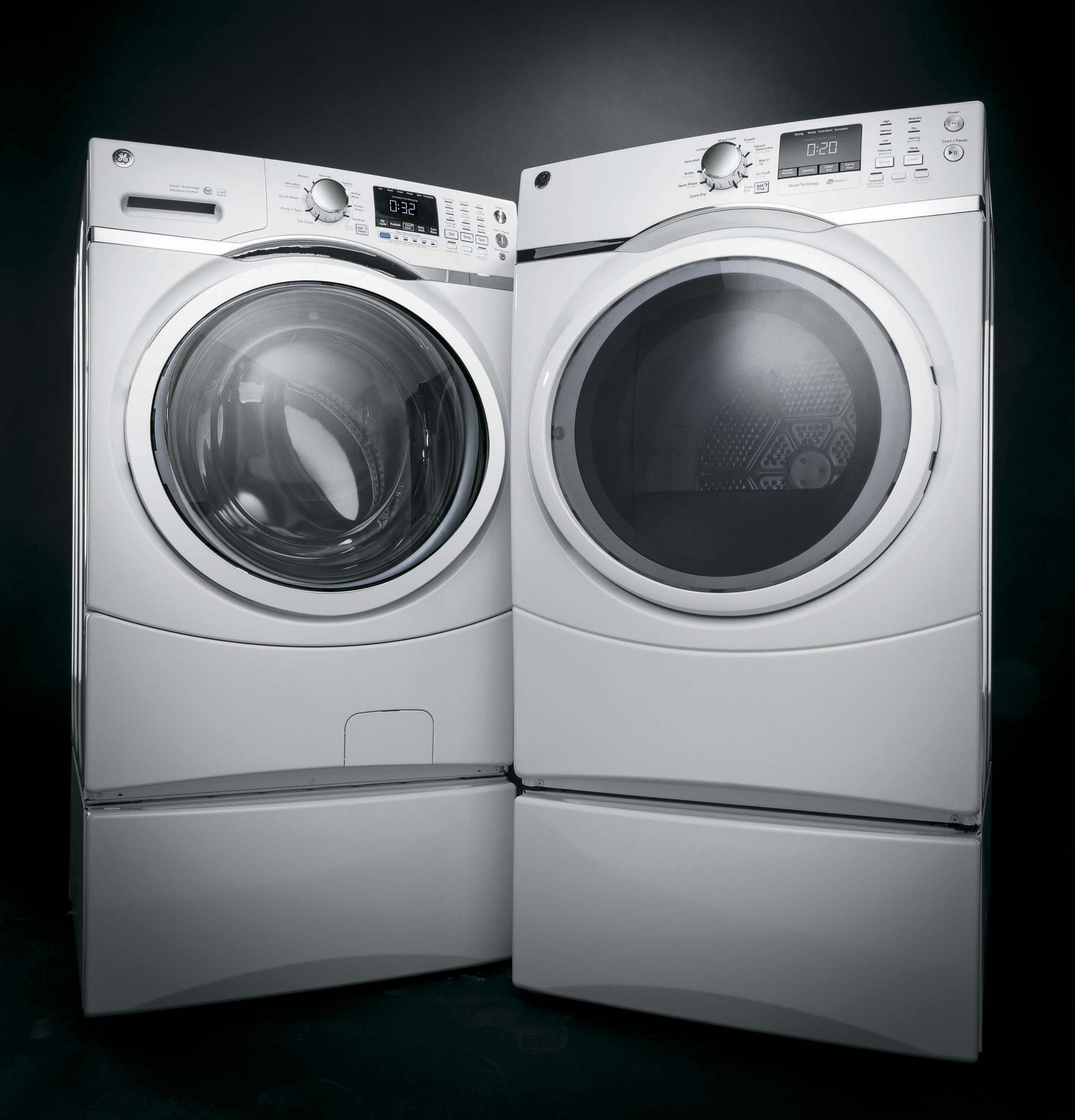 7.5 cu. ft. capacity Front Load gas dryer with steam GFD45GSSKWW