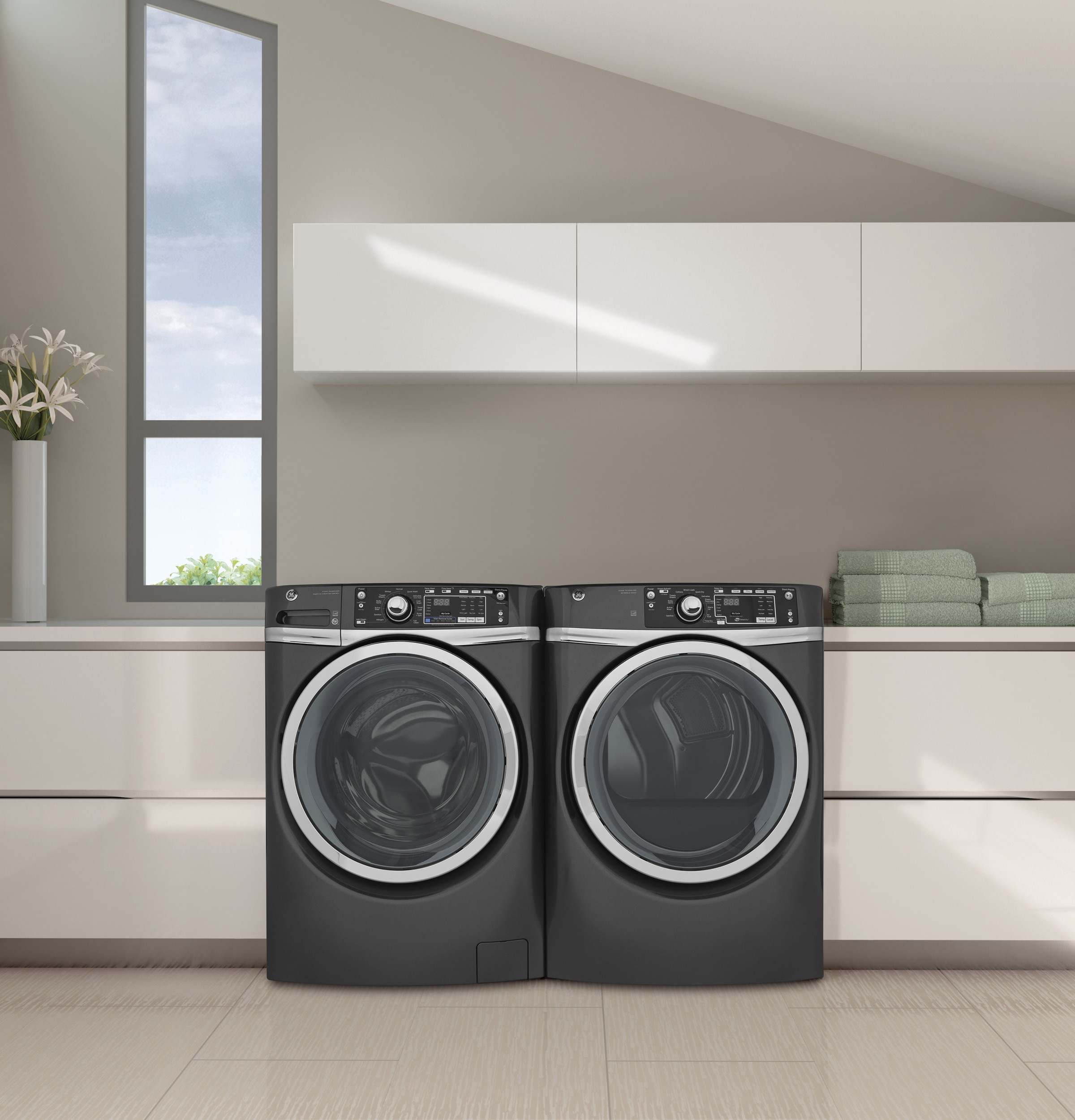 8.3 cu. ft. Capacity Front Load Gas Dryer with Steam GFD48GSPKDG