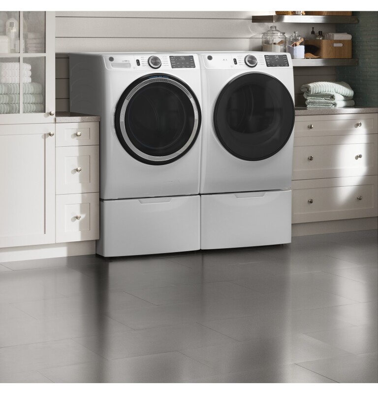 7.8 cu. ft. Capacity Smart Front Load Gas Dryer with Sanitize Cycle GFD55GSSNWW