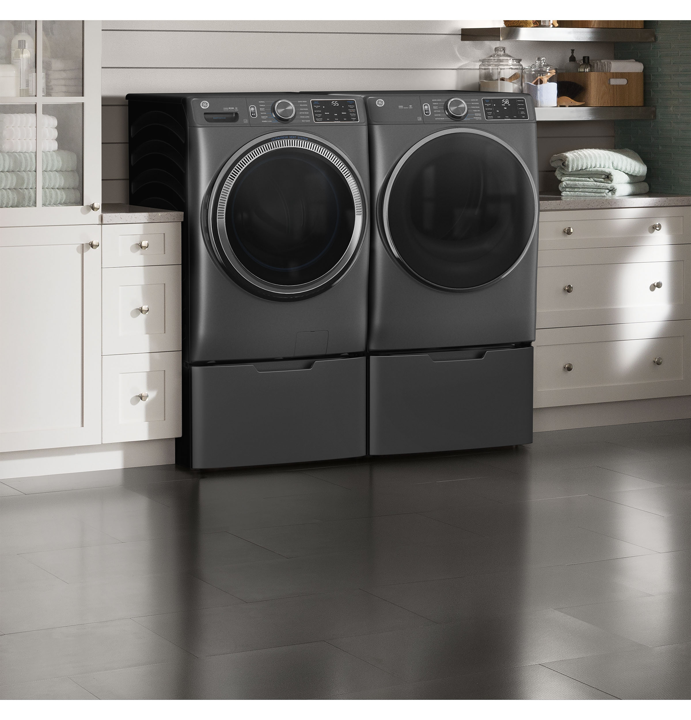 7.8 cu. ft. Capacity Smart Front Load Gas Dryer with Steam and Sanitize Cycle GFD65GSPVDS