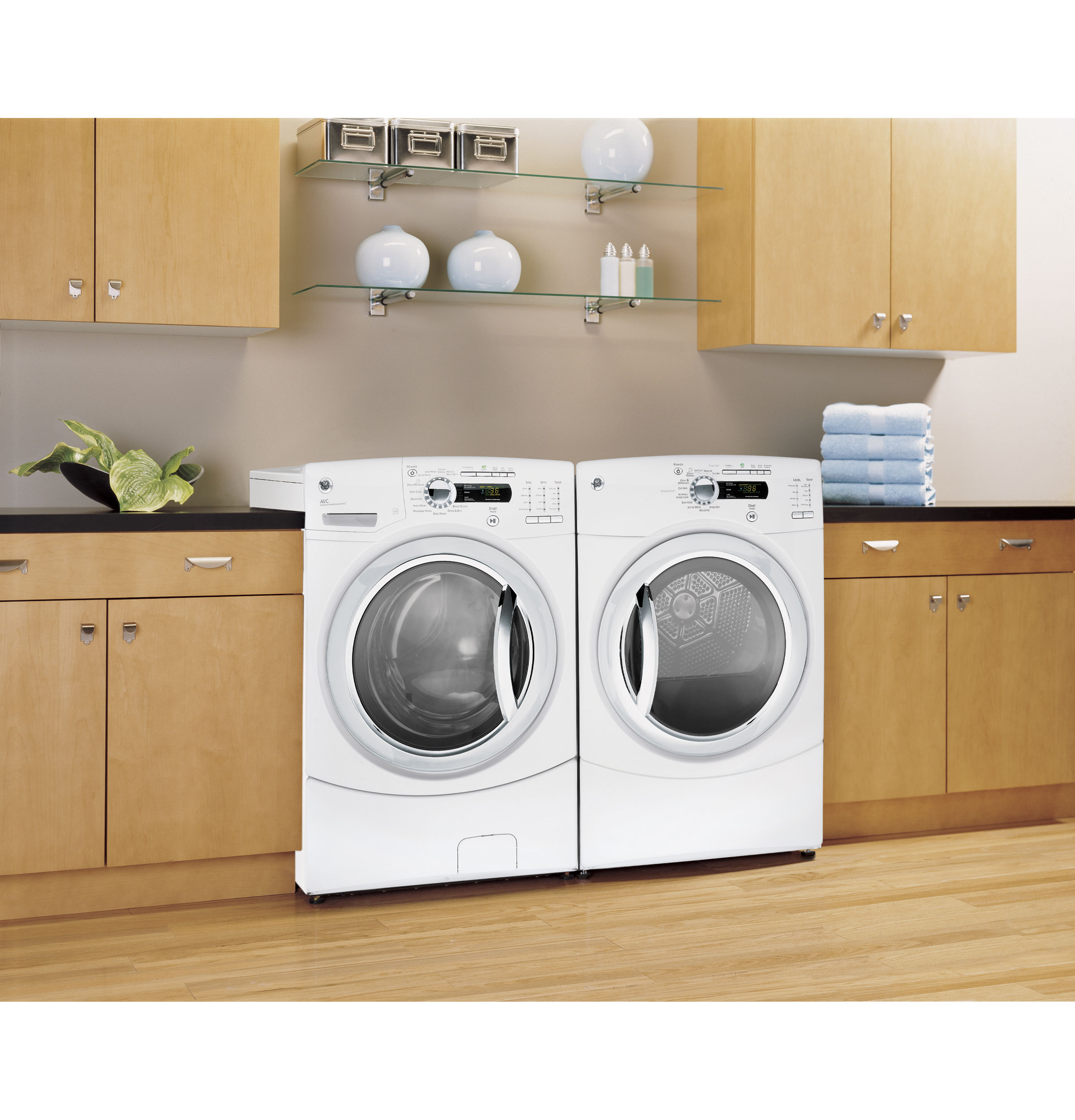7.5 cu. ft. stainless steel capacity frontload dryer with Steam GFDS350ELWW