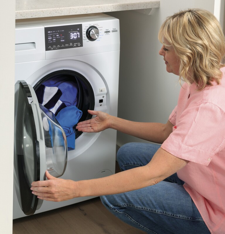 24" 2.4 cu. ft.Capacity Front Load Washer/Condenser Dryer Combo GFQ14ESSNWW