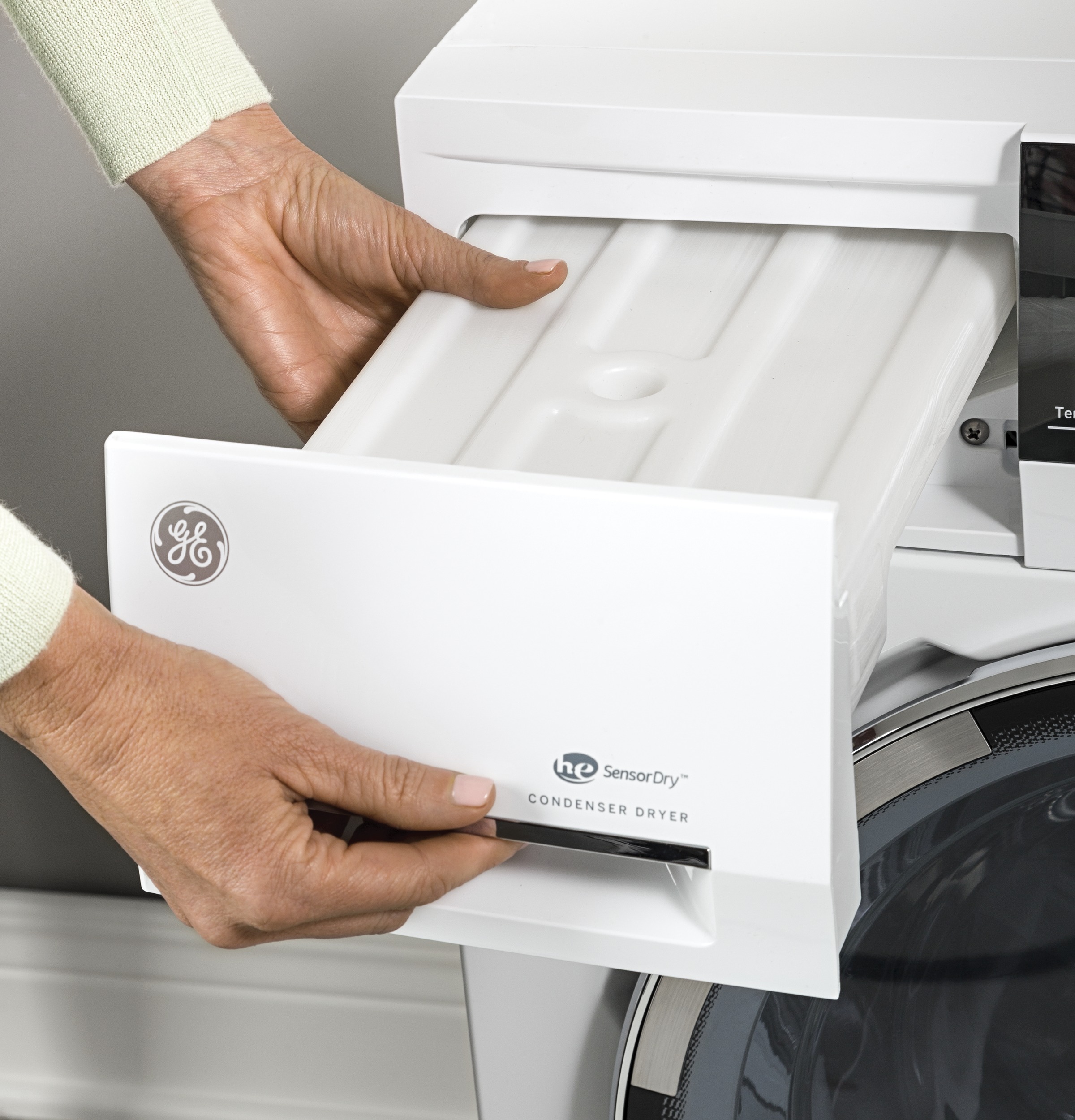 4.0 cu.ft. Capacity 24" Ventless Condenser Frontload Electric Dryer with Stainless Steel Basket GFT14ESSLWW