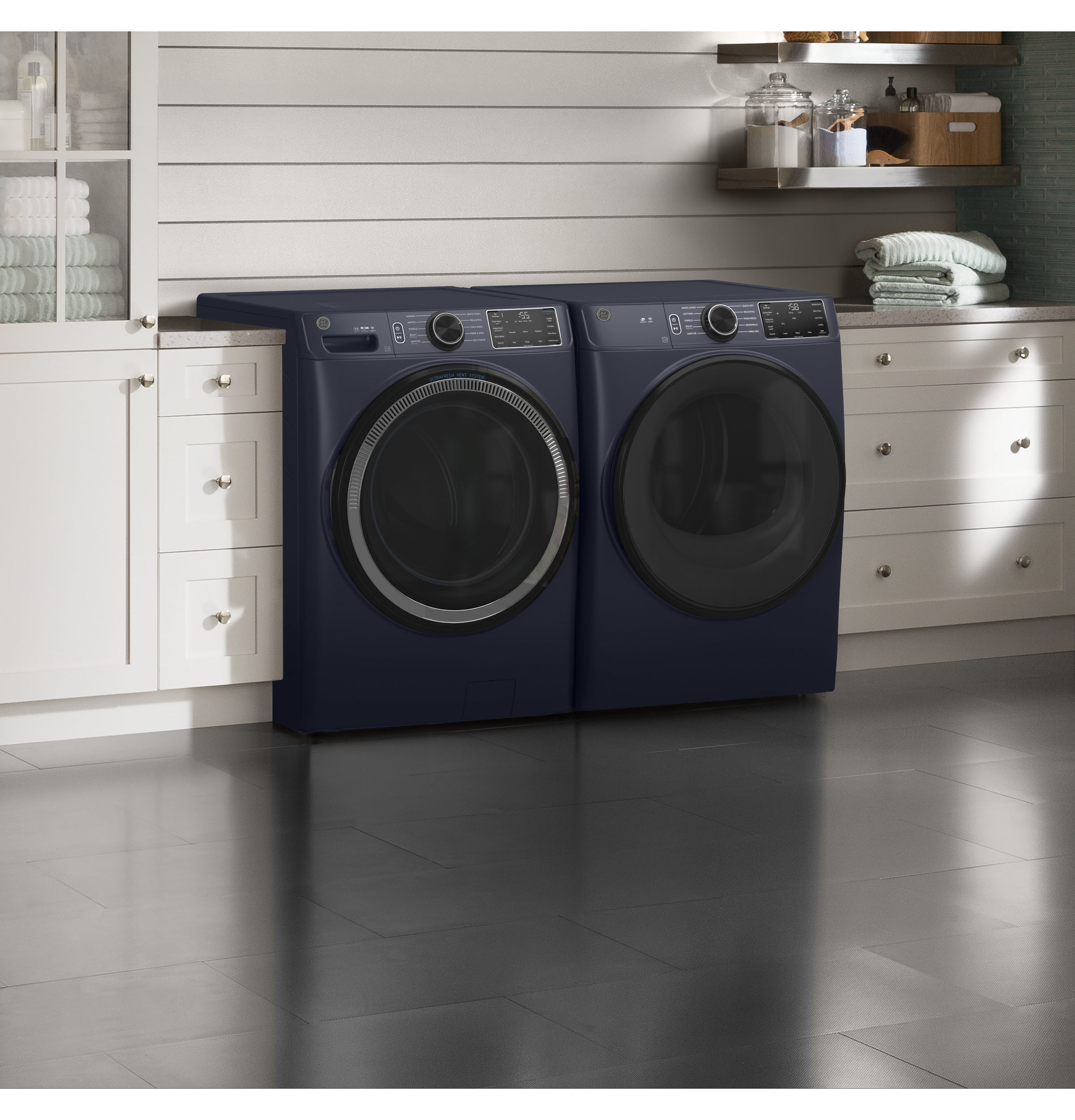 4.8 cu. ft. Capacity Smart Front Load Washer with UltraFresh Vent System with OdorBlock and Sanitize w/Oxi GFW550SPRRS