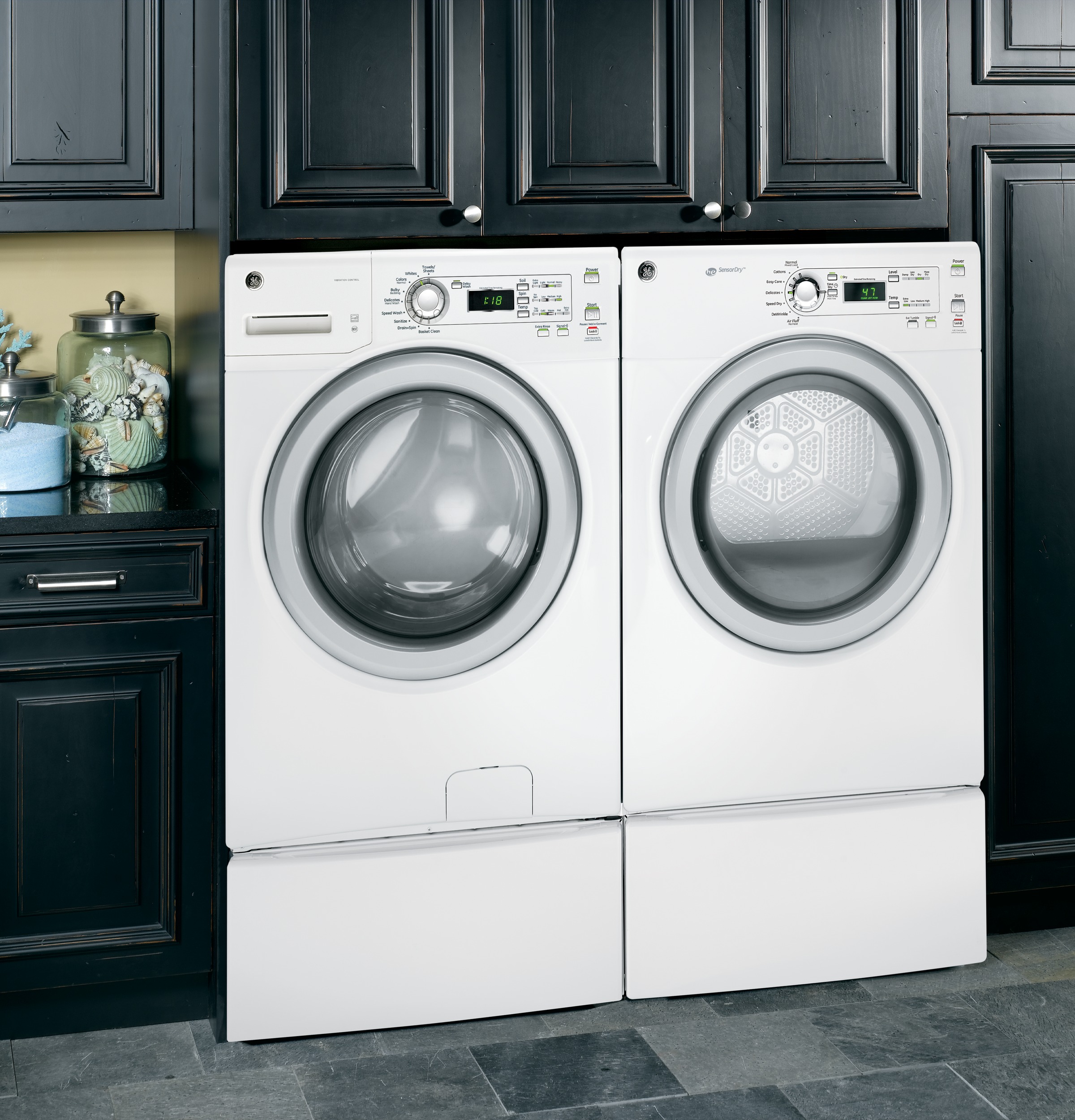 3.6 DOE Cu. Ft. Capacity Frontload Washer GFWH1200HWW