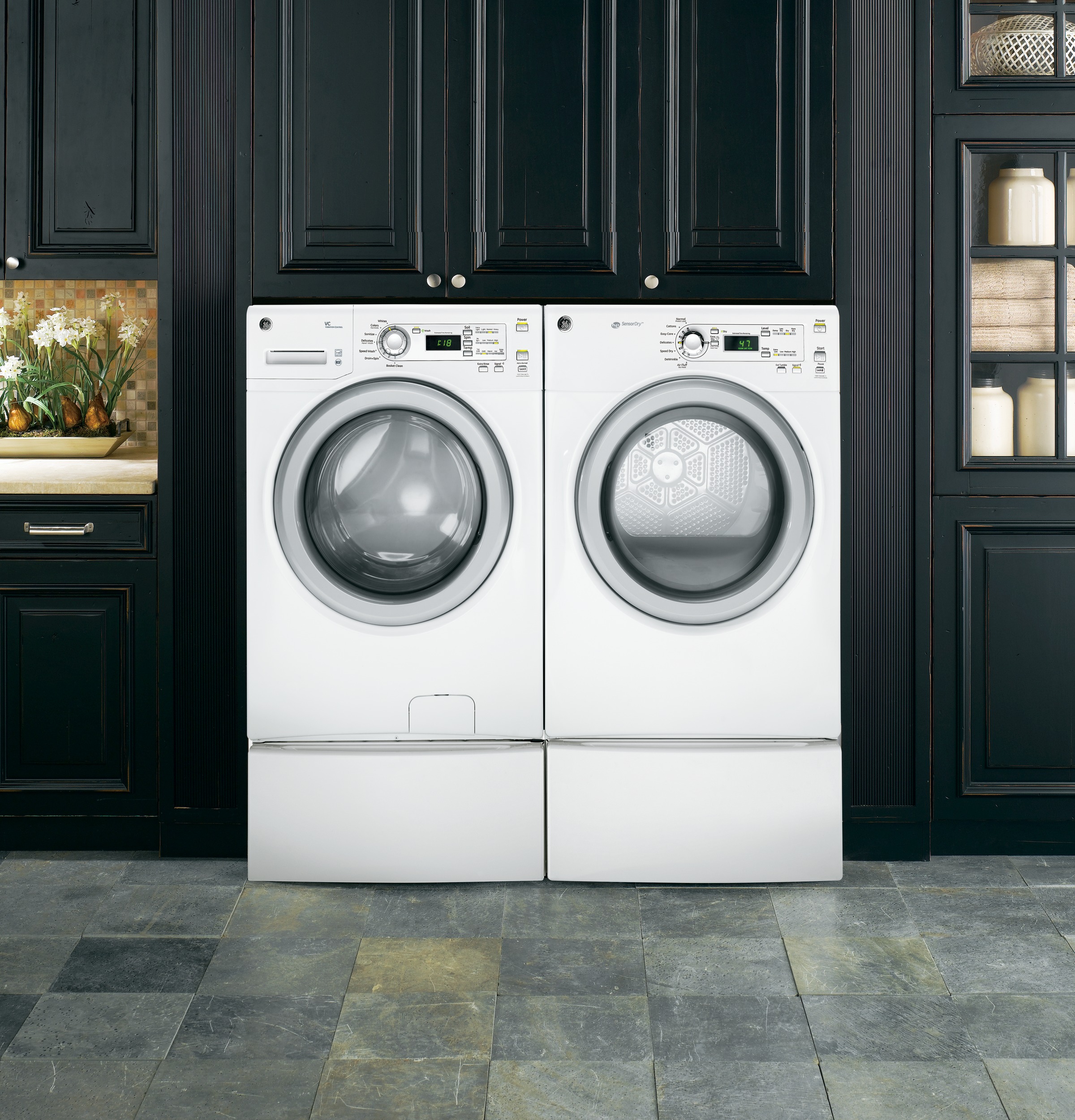 3.6 DOE Cu. Ft. Capacity Frontload Washer GFWH1200HWW