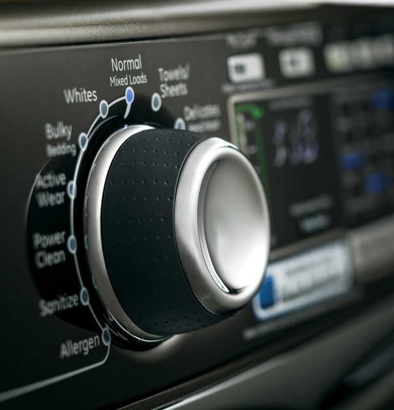 4.8 DOE cu. ft. capacity RightHeight Design Front Load washer GFWR4805FMC