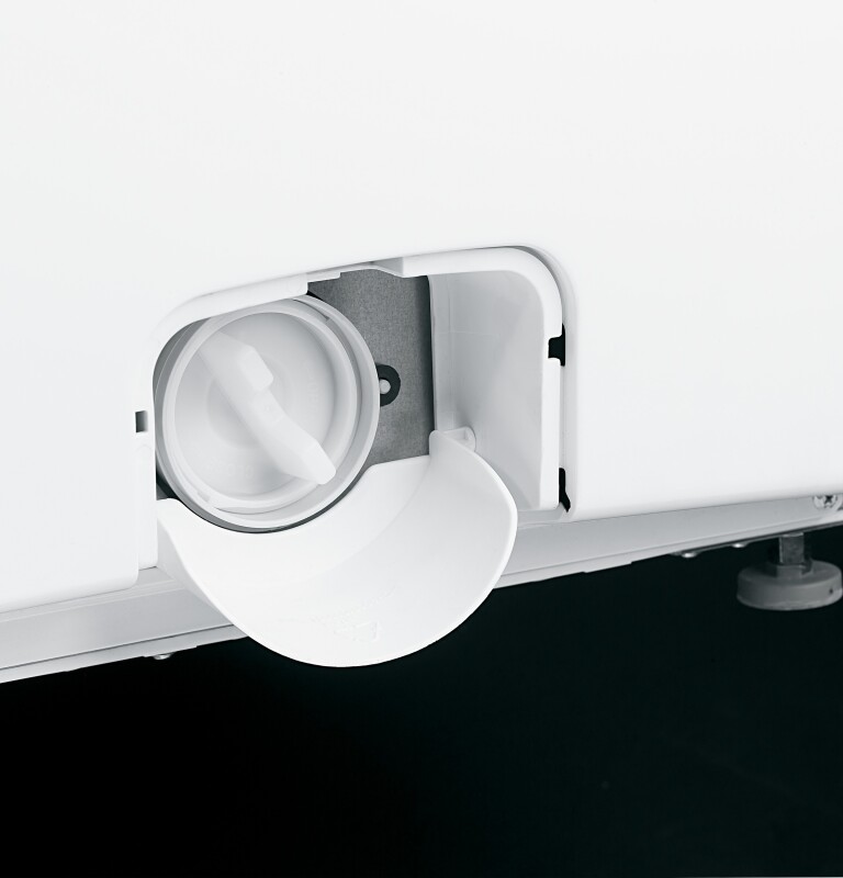 4.8 DOE cu. ft. capacity RightHeight Design Front Load washer GFWR4805FMC