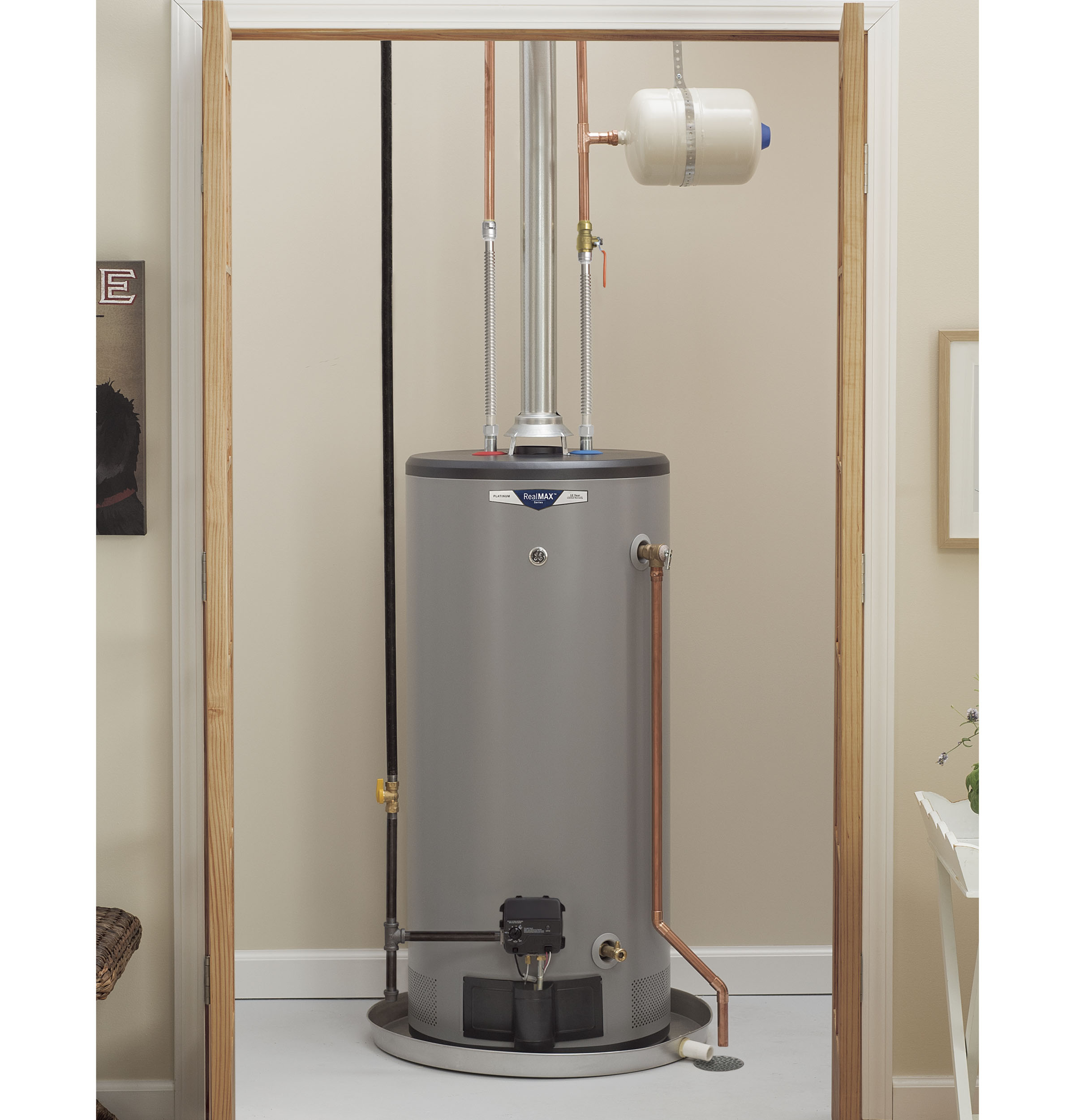 RealMAX Platinum 40-Gallon Short Natural Gas Atmospheric Water Heater GG40S12BXR