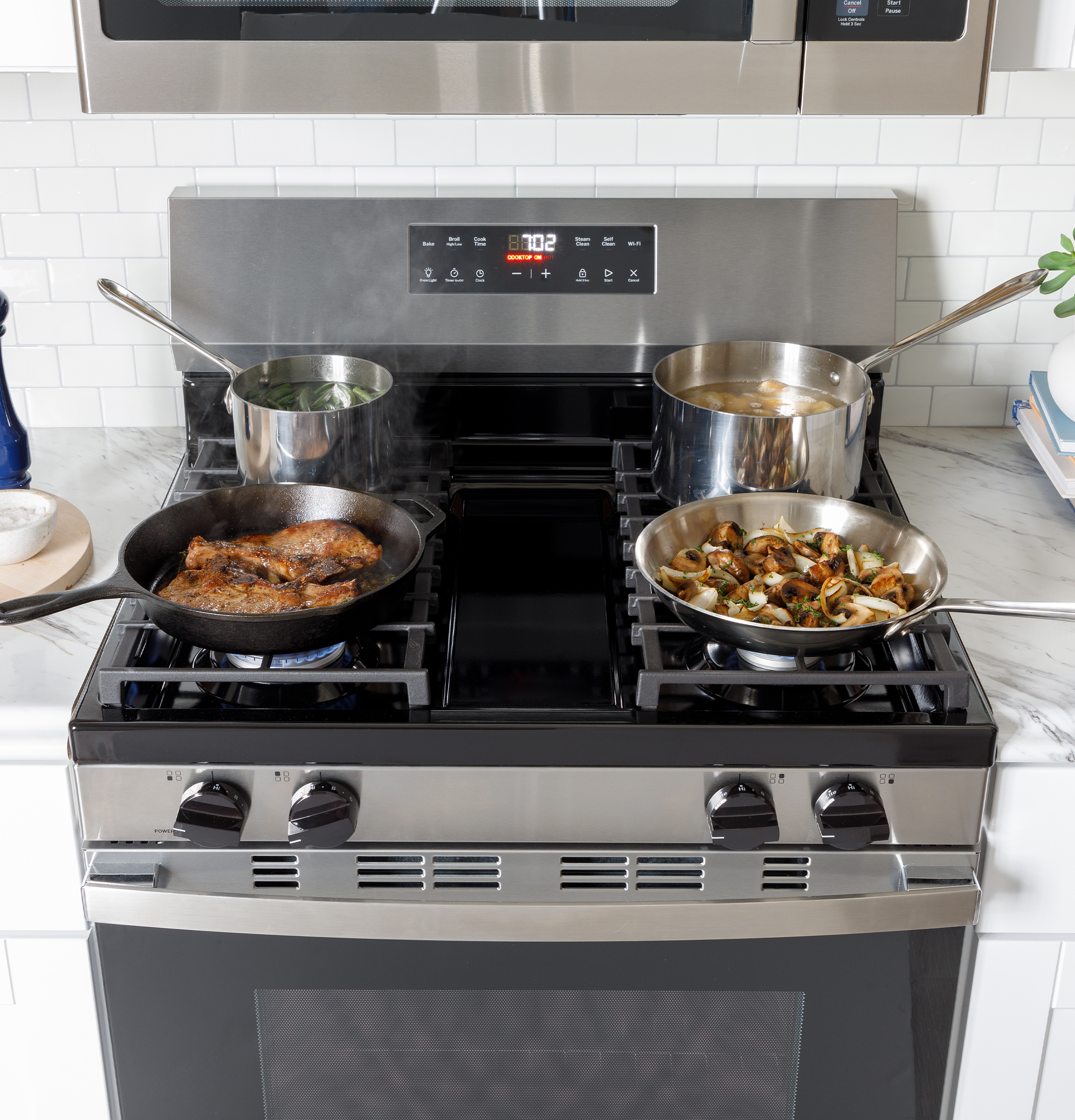 30" Free-Standing Gas Range GGF400PVWW