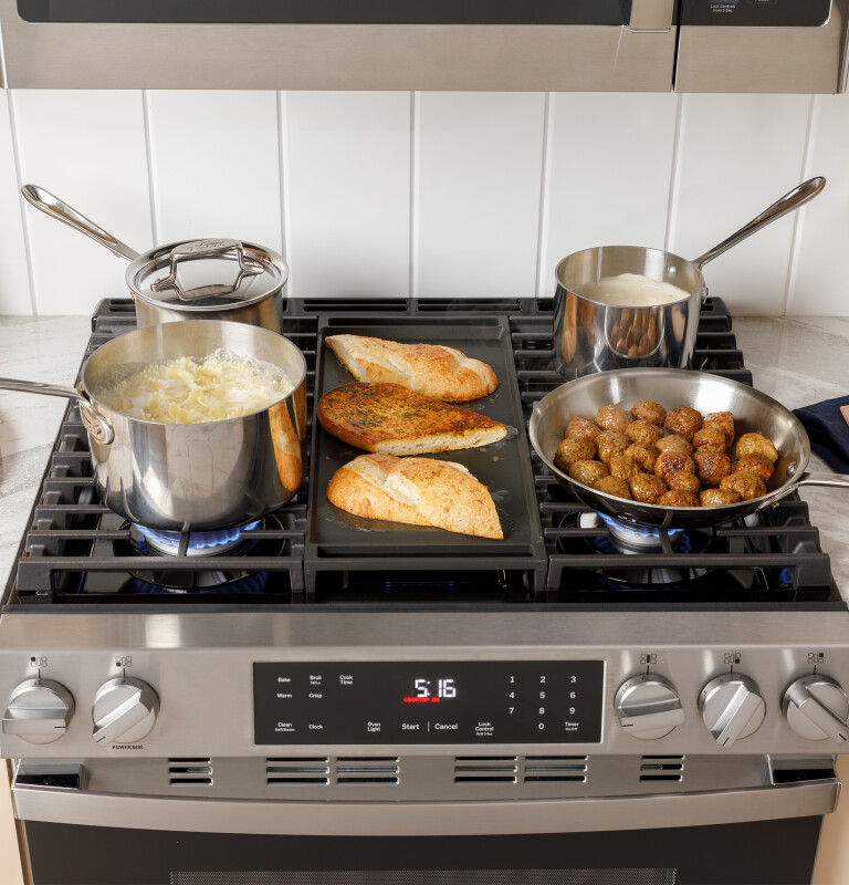 30" Free-Standing Gas Range with Crisp Mode GGF500PVBB