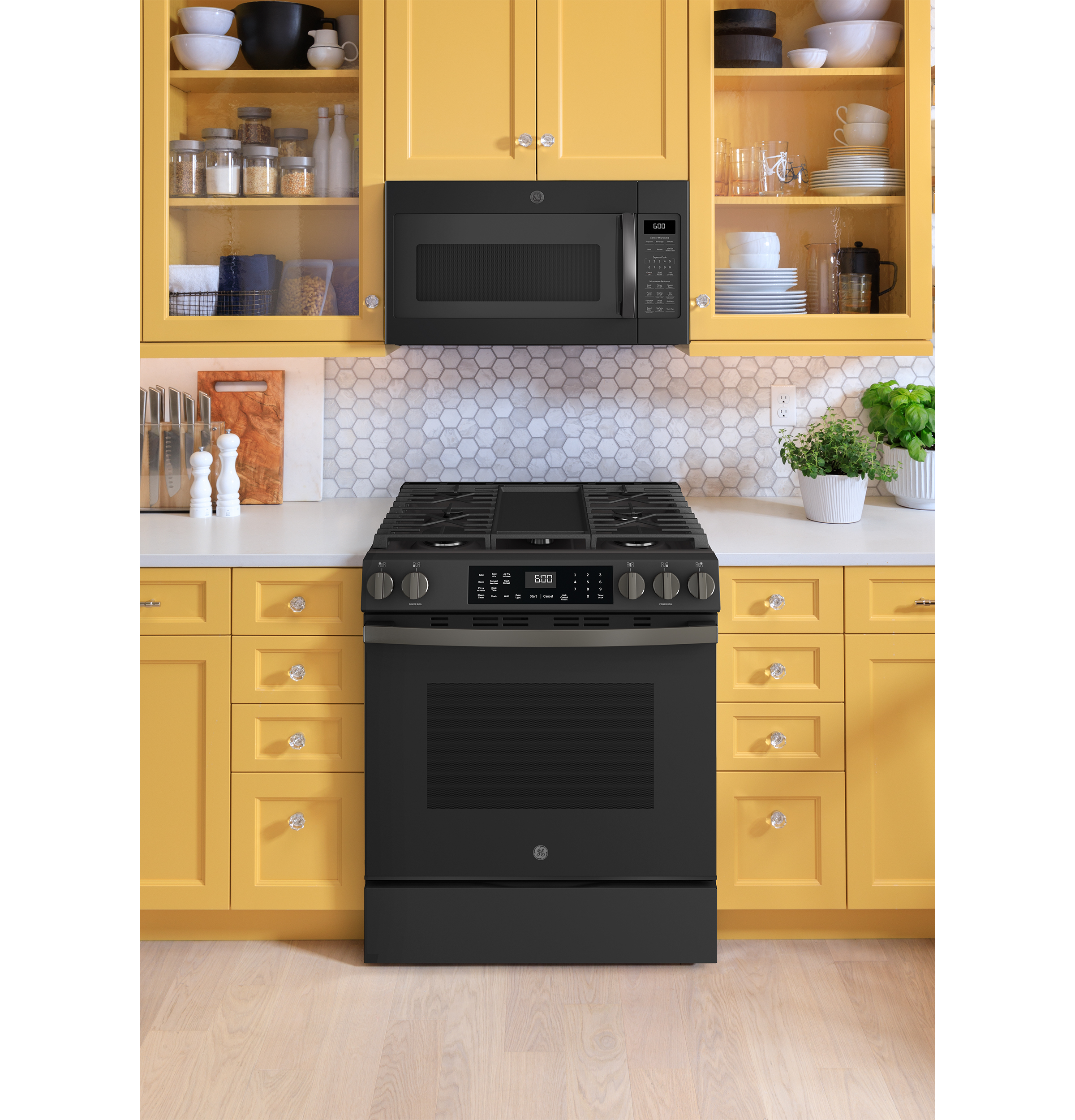 30" Slide-In Front-Control Convection Gas Range with No Preheat Air Fry and EasyWash Oven Tray GGS600AVDS