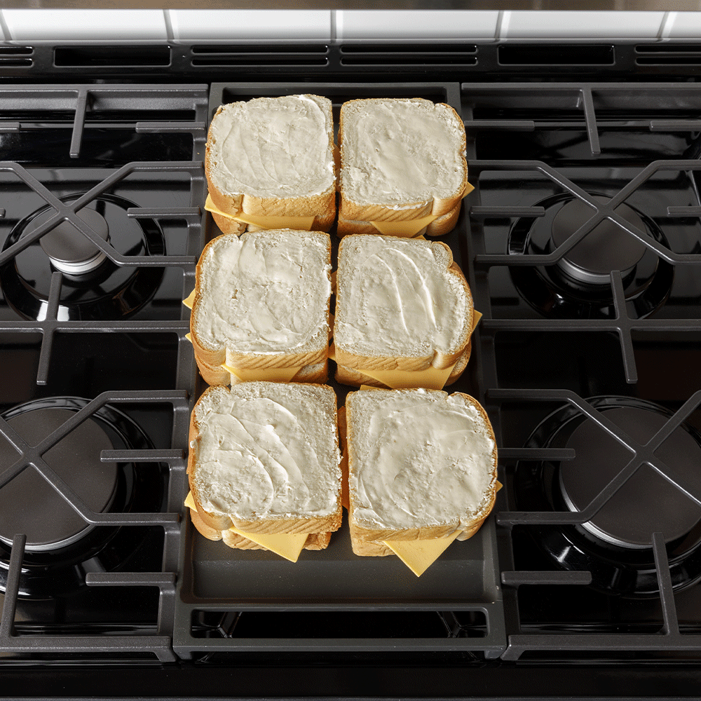 30" Slide-In Front-Control Convection Gas Range with No Preheat Air Fry and EasyWash Oven Tray GGS600AVES