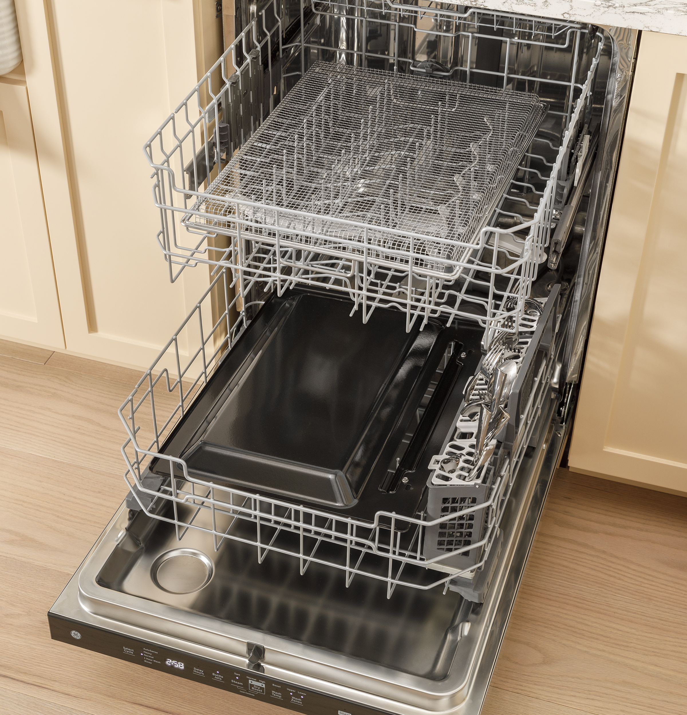 30" Slide-In Front-Control Convection Gas Range with No Preheat Air Fry and EasyWash Oven Tray GGS600AVWW