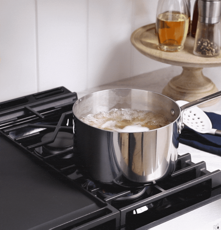 30" Slide-In Front-Control Convection Gas Range with No Preheat Air Fry and EasyWash Oven Tray GGS60LAVFS