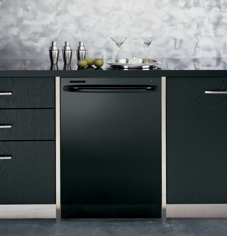 Built-In Dishwasher with Hidden Controls GHDT108VBB