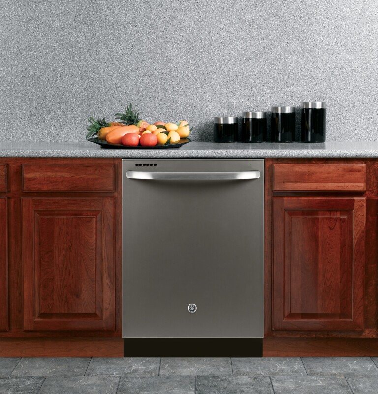 Built-In Dishwasher with Hidden Controls GHDT158VES