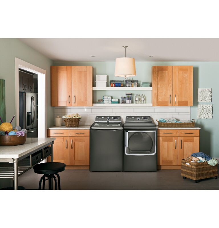 Adora 4.8 DOE cu. ft. stainless steel capacity washer GHWN8355DMC