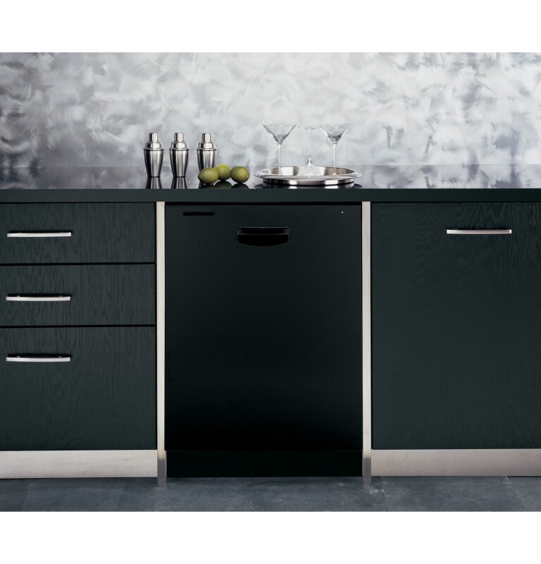 Tall Tub Built-In Dishwasher with Hidden Controls and Recessed Handle GLD5606VBB