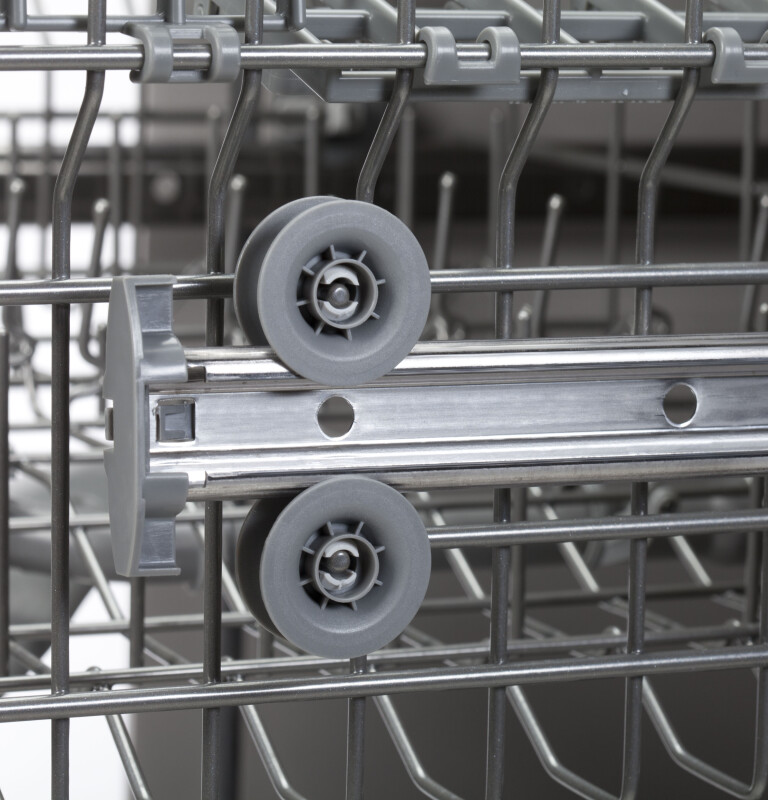 Tall Tub Built-In Dishwasher with hidden controls and auto wash cycle GLD5808VWW