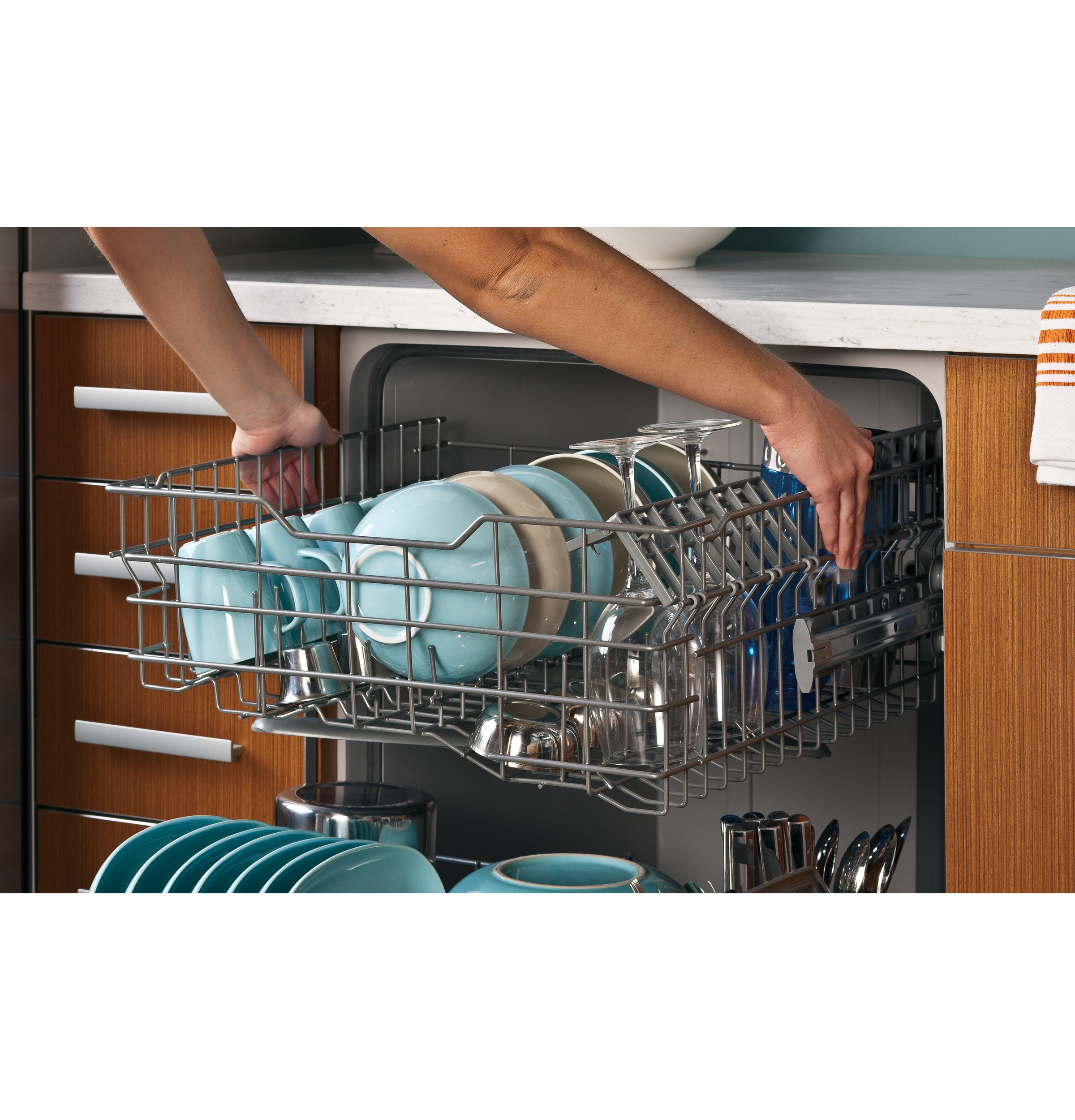 Tall Tub Built-In Dishwasher GLD7708VBB
