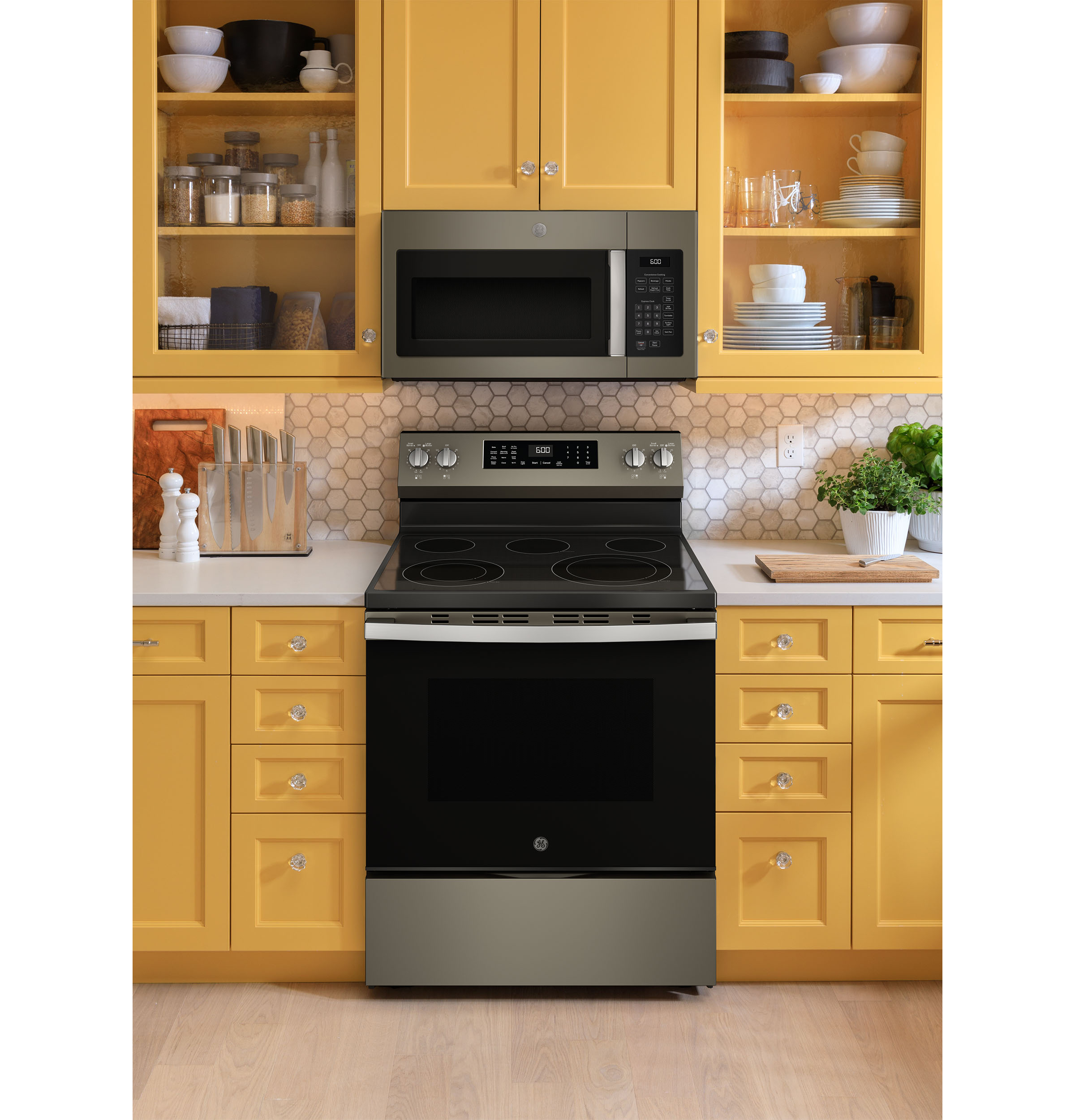30" Free-Standing Electric Convection Range with No Preheat Air Fry and EasyWash Oven Tray GRF600AVES