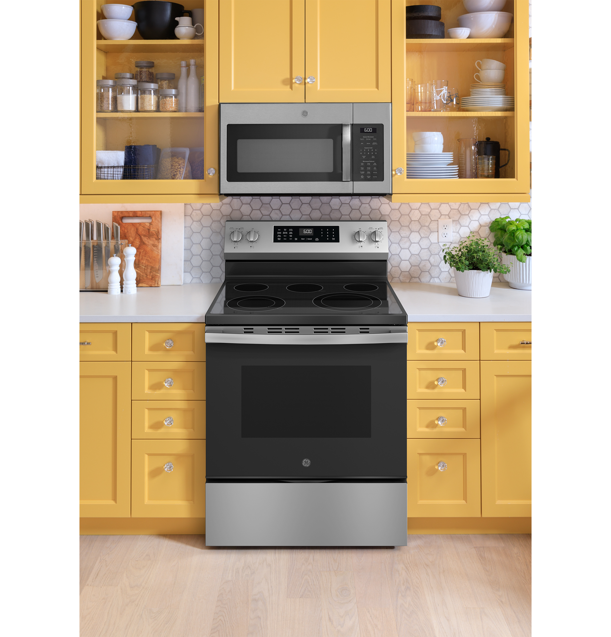 30" Free-Standing Electric Convection Range with No Preheat Air Fry and EasyWash Oven Tray GRF600AVSS