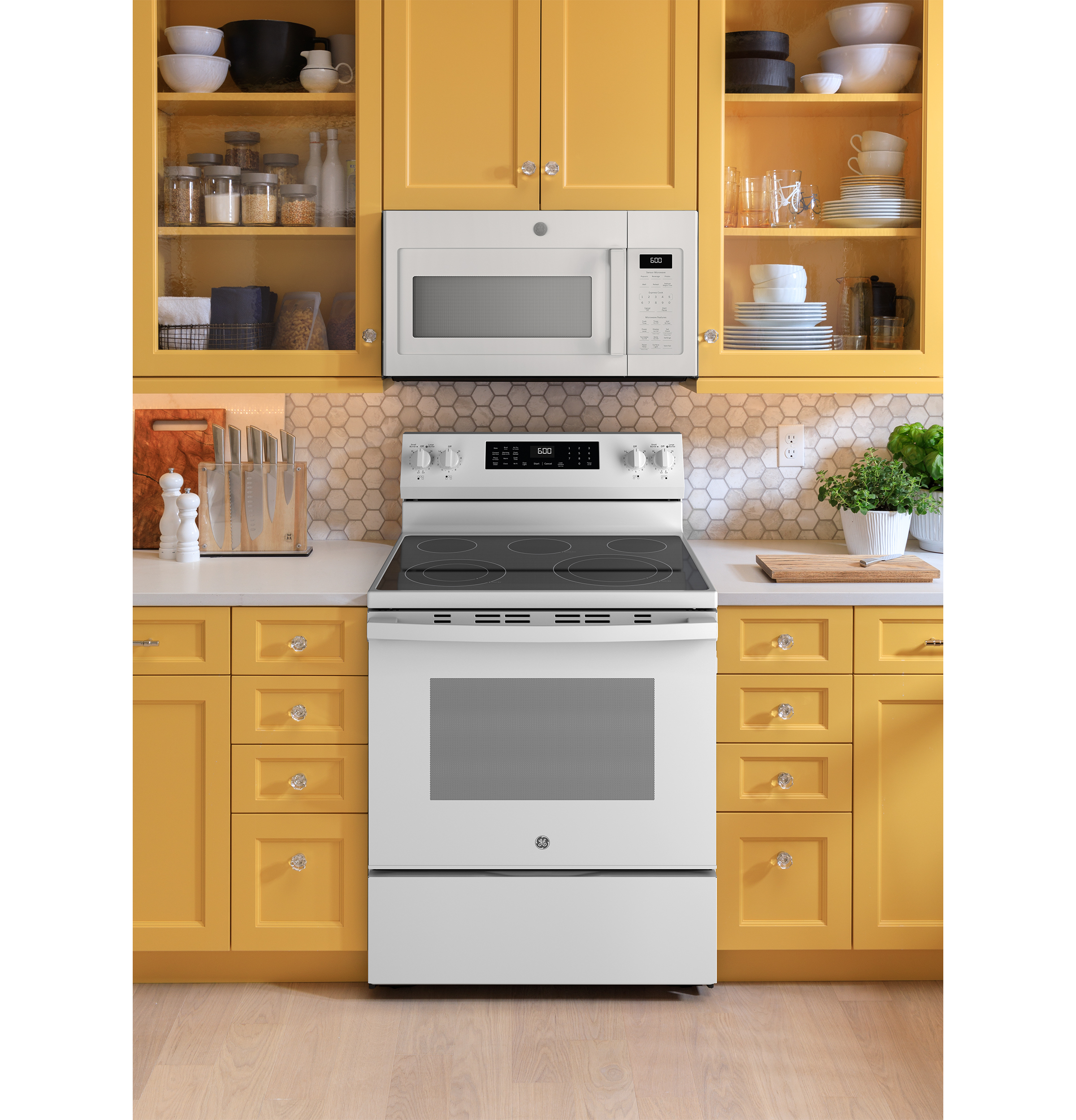 30" Free-Standing Electric Convection Range with No Preheat Air Fry and EasyWash Oven Tray GRF600AVWW