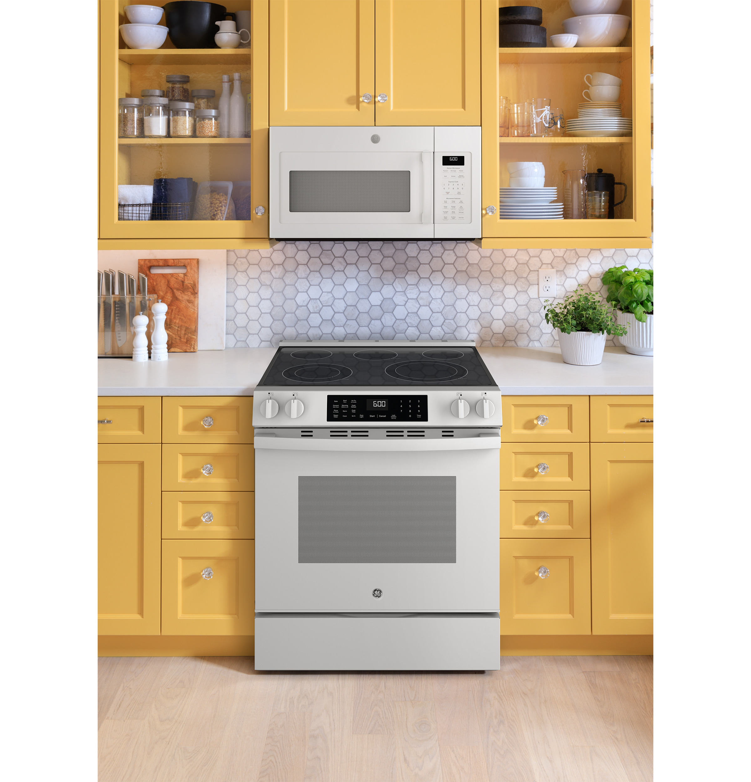 30" Slide-In Electric Convection Range with No Preheat Air Fry and EasyWash Oven Tray GRS600AVWW
