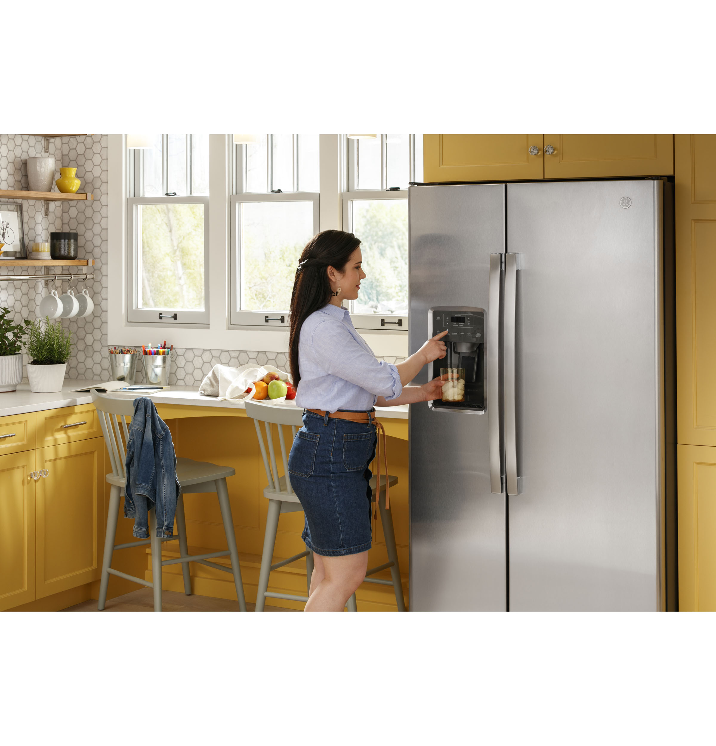 23.0 Cu. Ft. Side-By-Side Refrigerator GSS23GGPBB