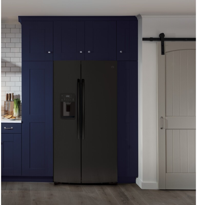 25.1 Cu. Ft. Side-By-Side Refrigerator GSS25IGNBB