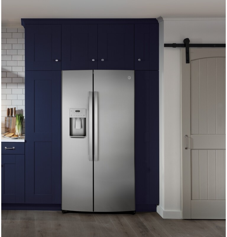 25.1 Cu. Ft. Fingerprint Resistant Side-By-Side Refrigerator GSS25IYNFS