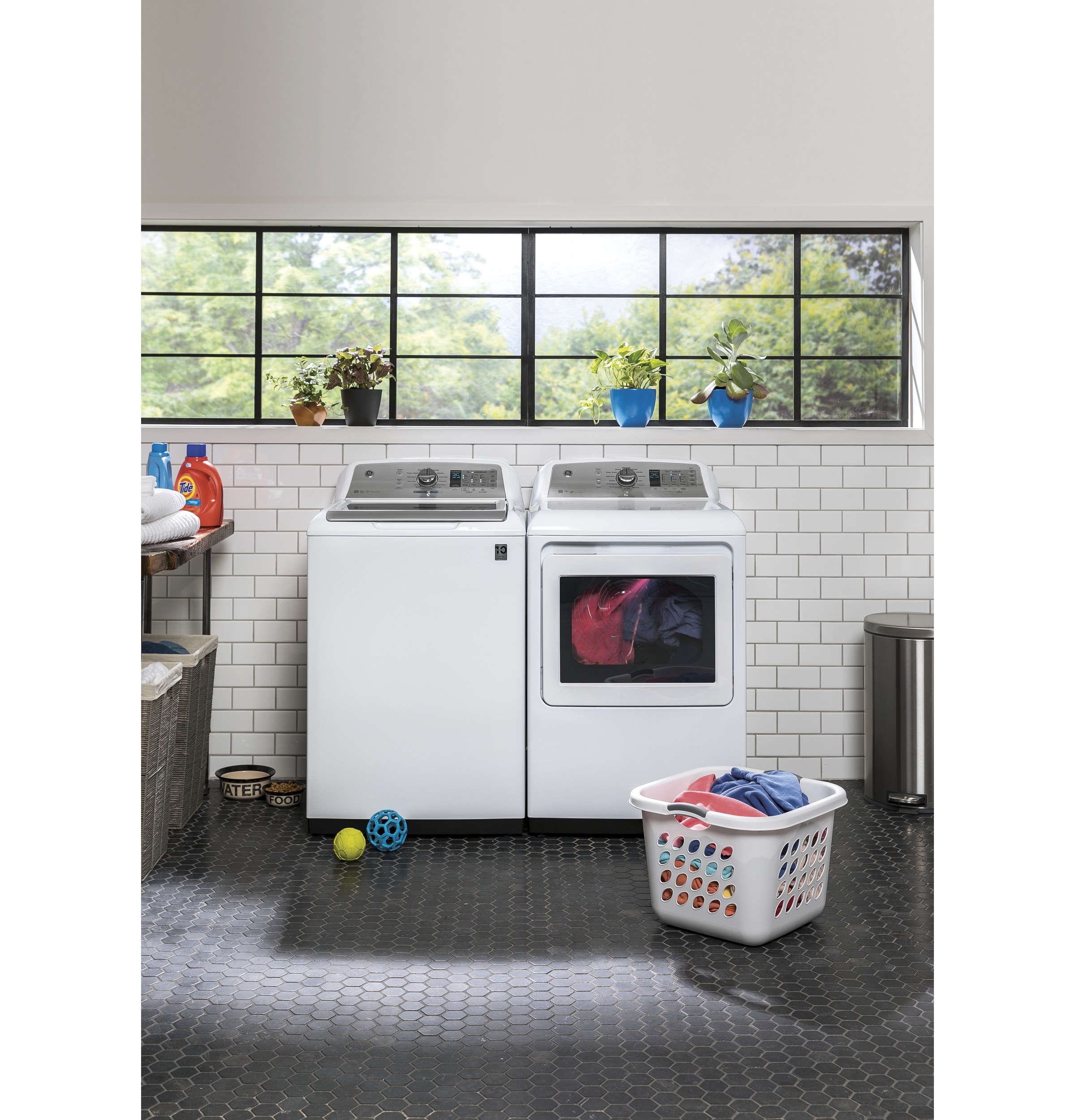 7.4 cu. ft. Capacity Smart aluminized alloy drum Gas Dryer with HE Sensor Dry GTD75GCSLWS