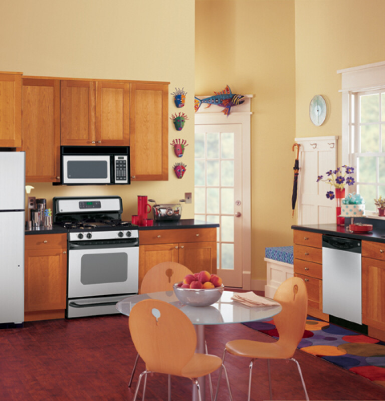 18.0 Cu. Ft. CleanSteel Top-Freezer Refrigerator GTL18JBPBS