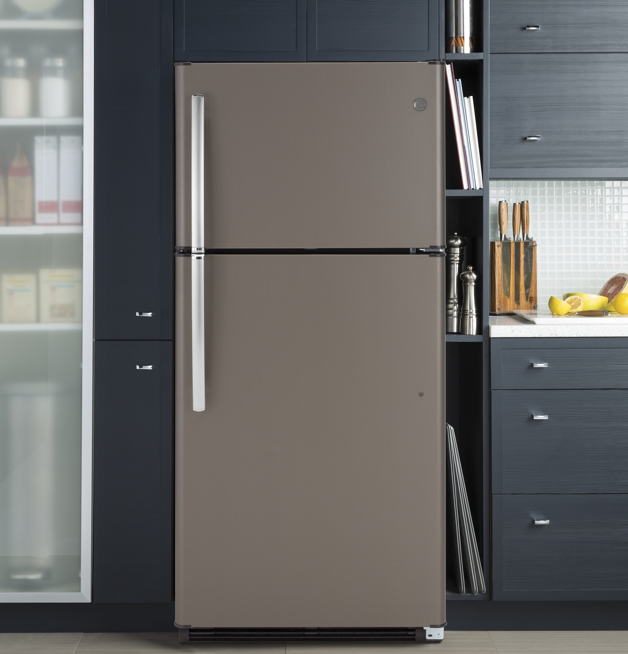 18.2 Cu. Ft. Top-Freezer Refrigerator GTS18FMLES