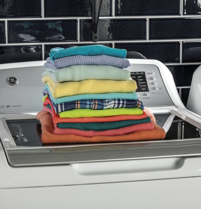 4.6 cu. ft. Capacity Washer with Sanitize w/Oxi and FlexDispense GTW725BPNDG
