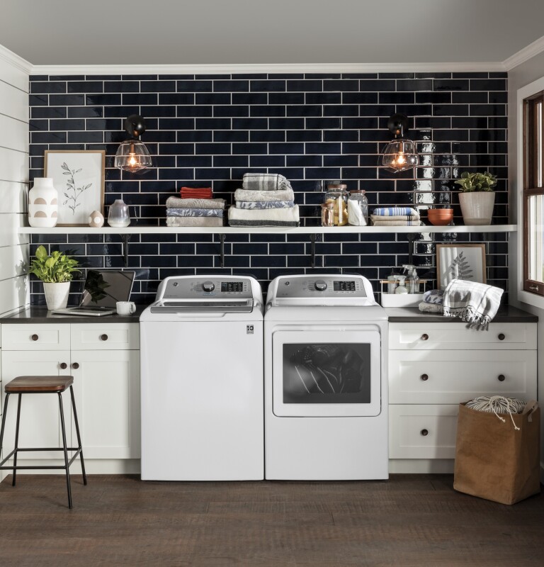 4.6 cu. ft. Capacity Washer with Sanitize w/Oxi and FlexDispense GTW725BSNWS